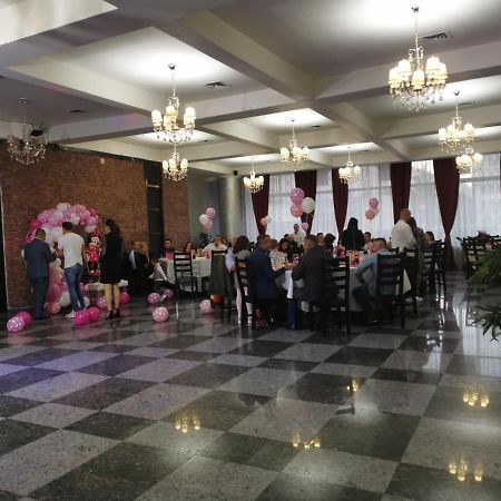 Hotel Unirea ฟอคชานิ ภายนอก รูปภาพ