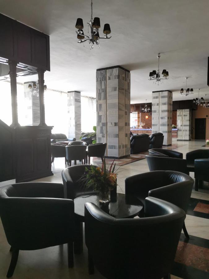 Hotel Unirea ฟอคชานิ ภายนอก รูปภาพ