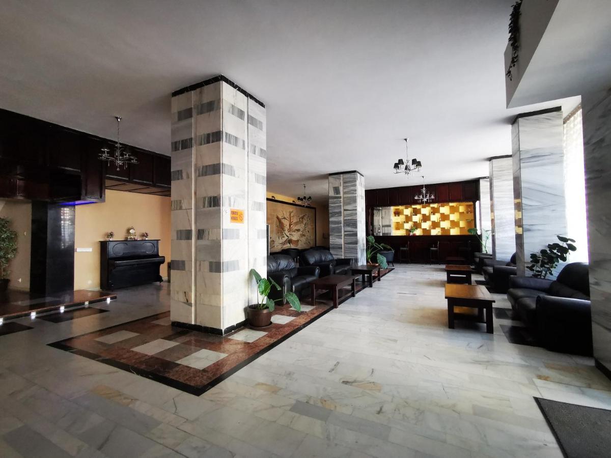 Hotel Unirea ฟอคชานิ ภายนอก รูปภาพ