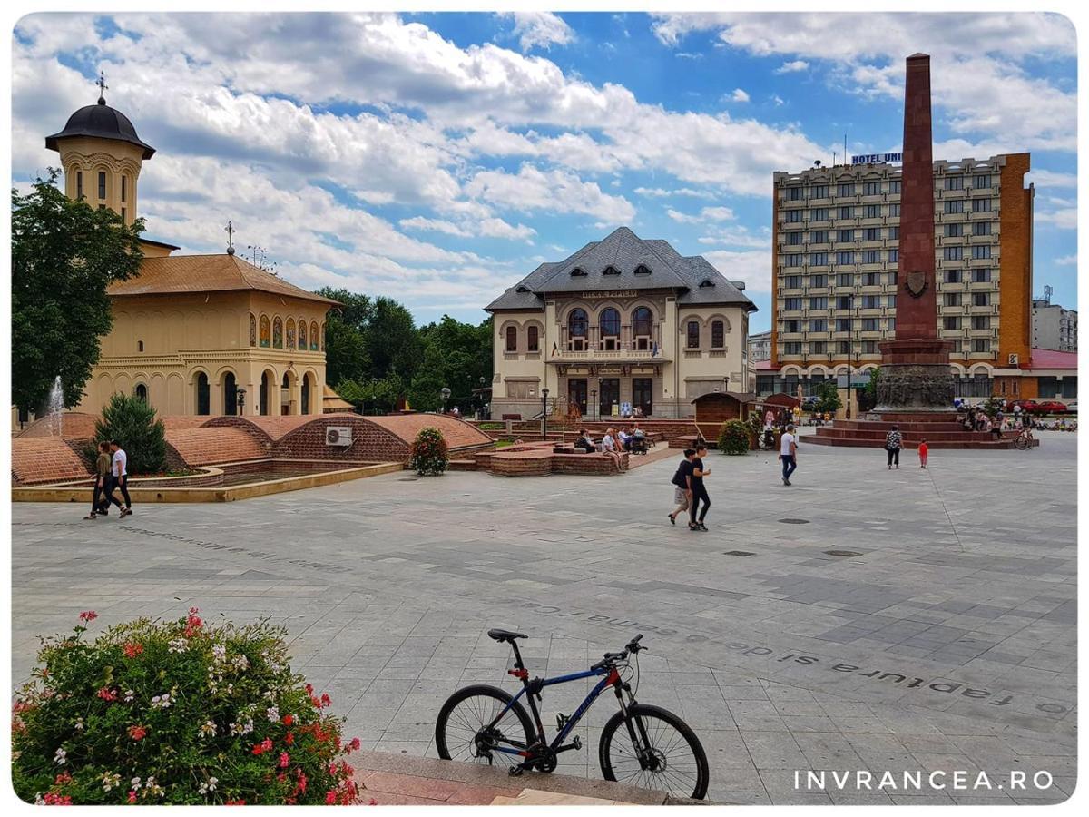 Hotel Unirea ฟอคชานิ ภายนอก รูปภาพ