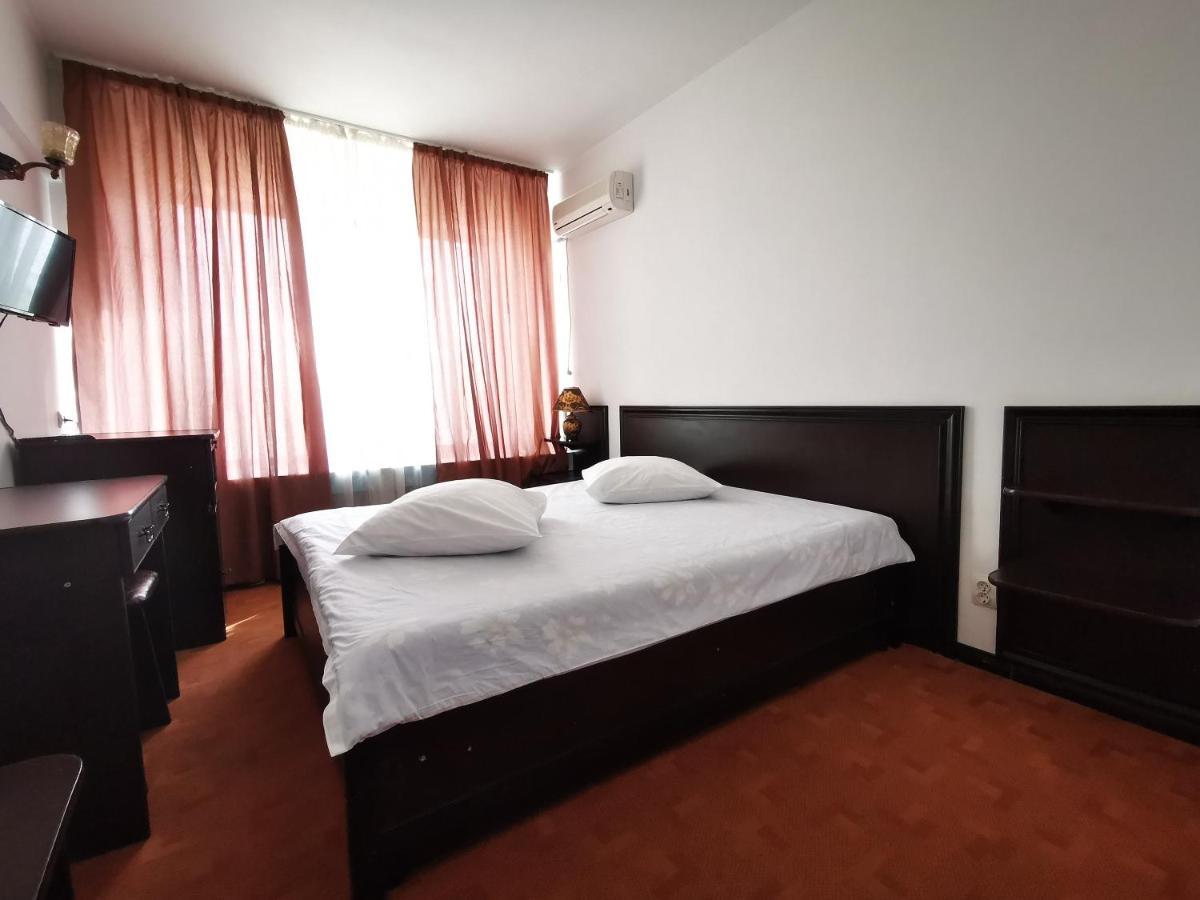 Hotel Unirea ฟอคชานิ ภายนอก รูปภาพ