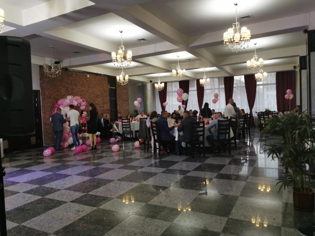 Hotel Unirea ฟอคชานิ ภายนอก รูปภาพ