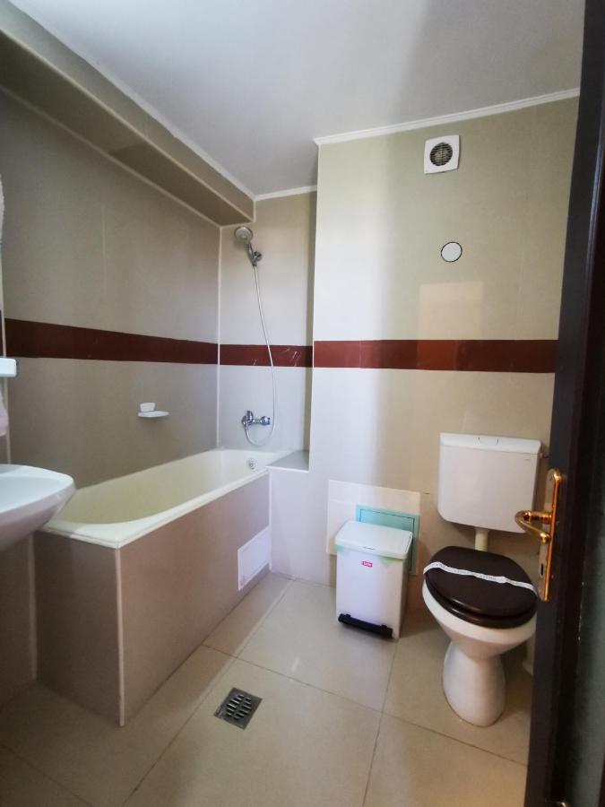 Hotel Unirea ฟอคชานิ ภายนอก รูปภาพ