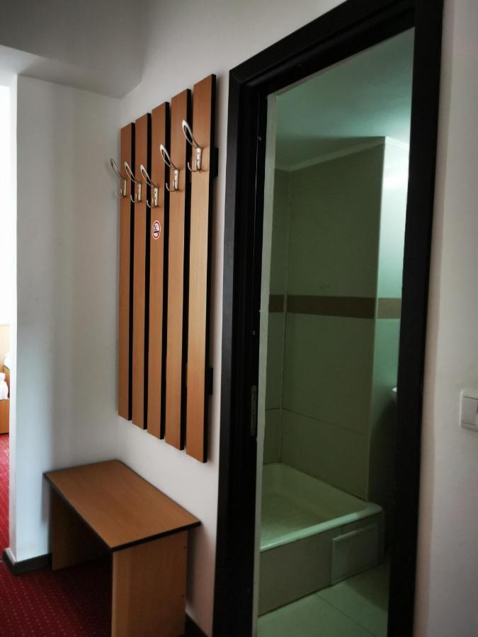 Hotel Unirea ฟอคชานิ ภายนอก รูปภาพ