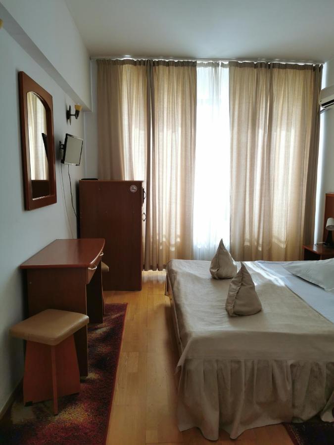 Hotel Unirea ฟอคชานิ ภายนอก รูปภาพ