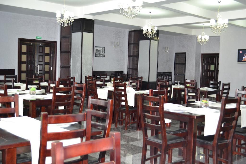 Hotel Unirea ฟอคชานิ ภายนอก รูปภาพ