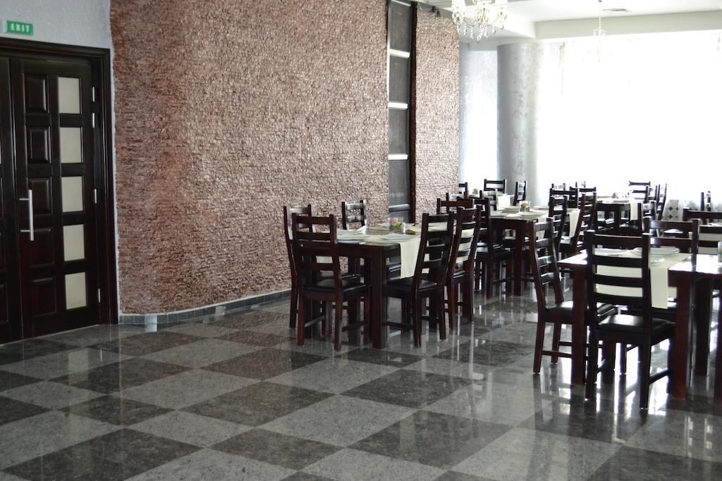 Hotel Unirea ฟอคชานิ ภายนอก รูปภาพ
